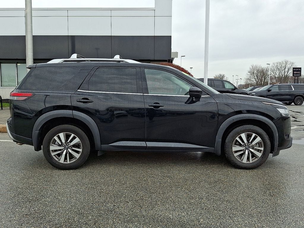 2022 Nissan Pathfinder SL