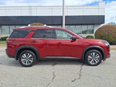 2024 Nissan Pathfinder SL