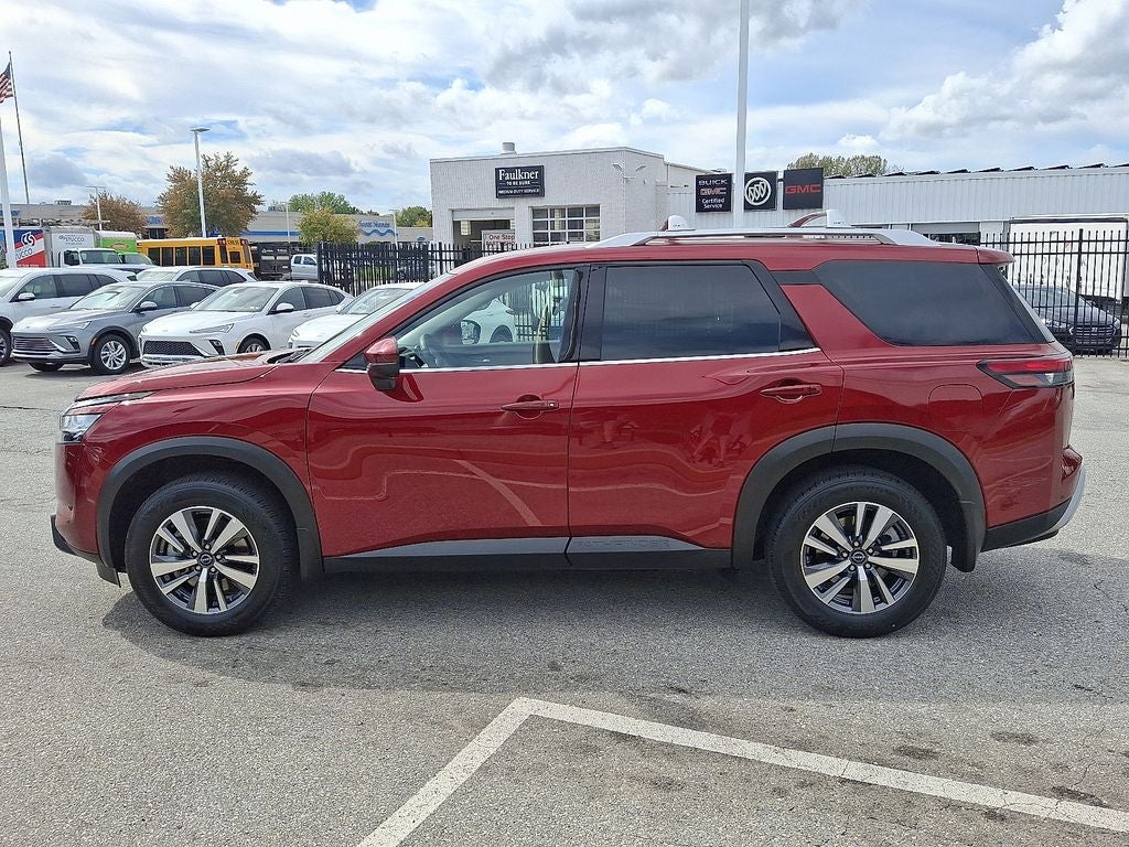 2024 Nissan Pathfinder SL