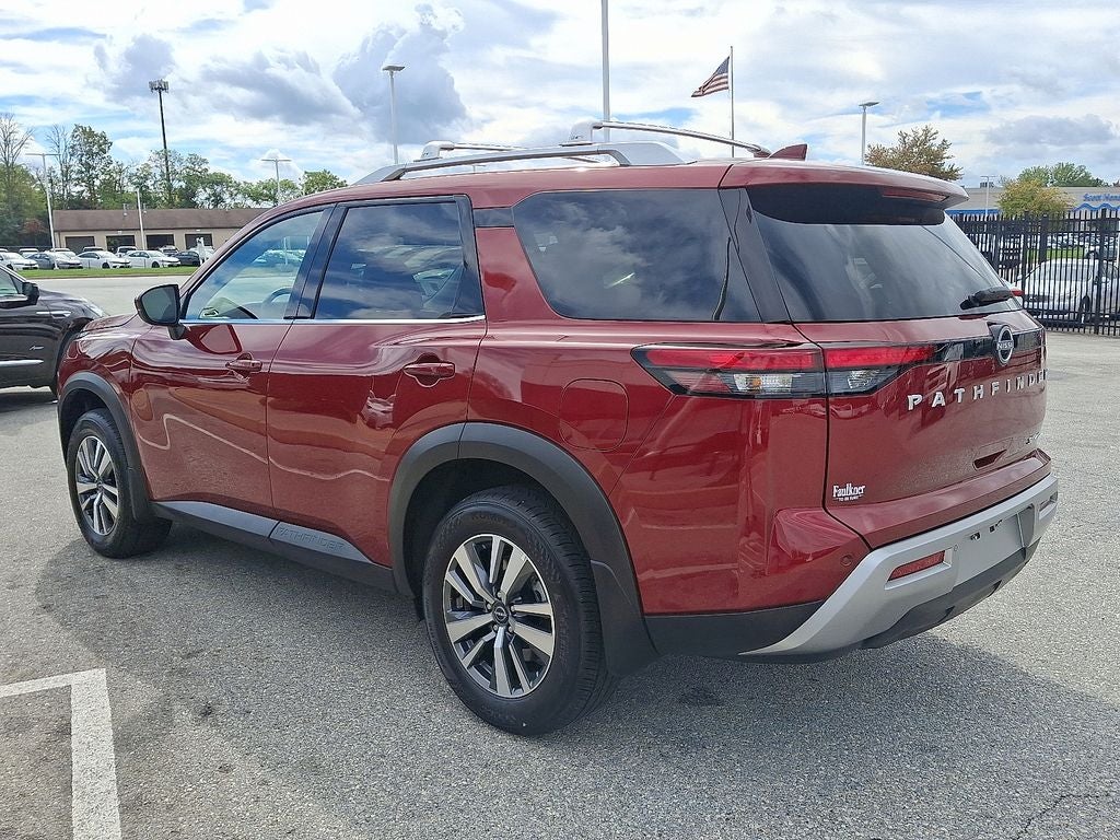 2024 Nissan Pathfinder SL
