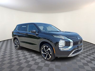 2022 Mitsubishi Outlander Base