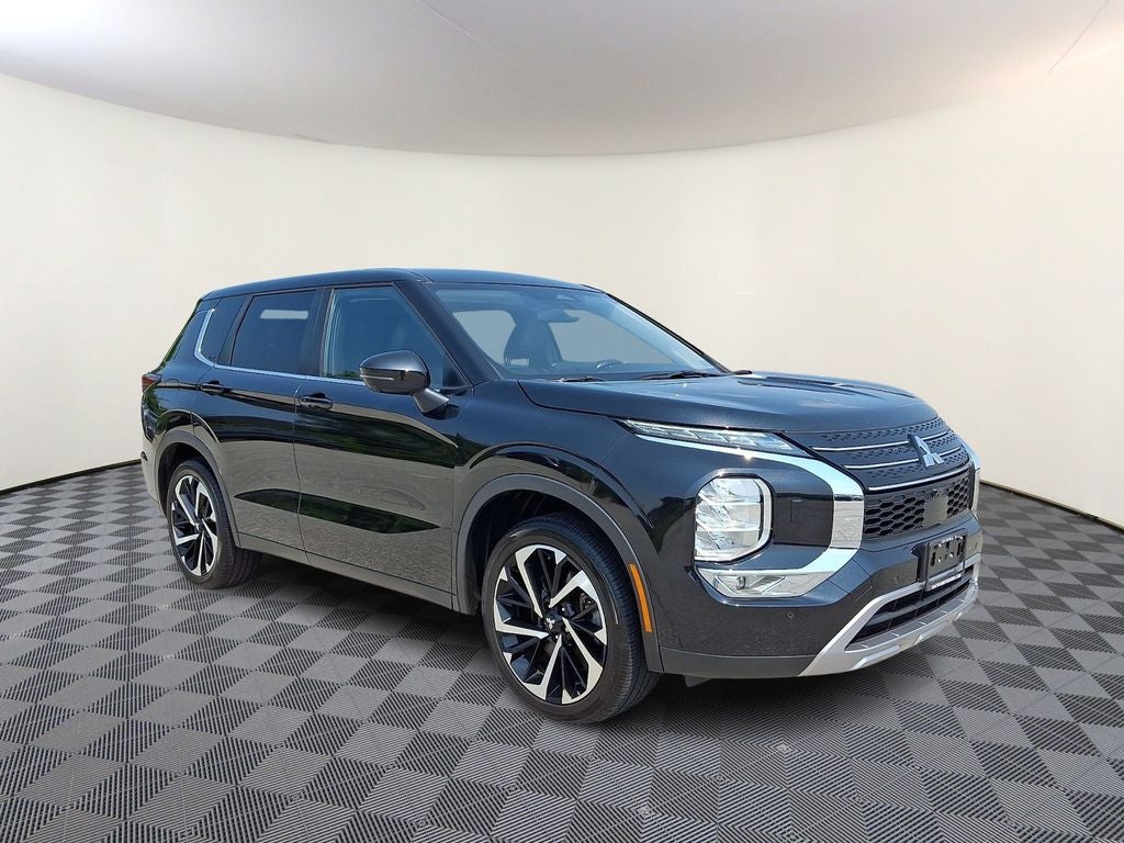 2022 Mitsubishi Outlander Base