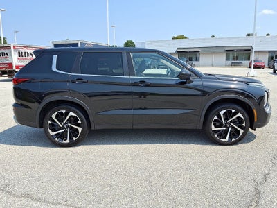 2022 Mitsubishi Outlander Base