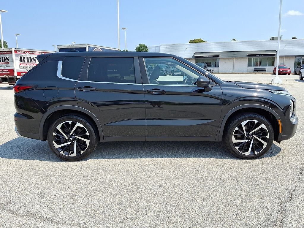 2022 Mitsubishi Outlander Base