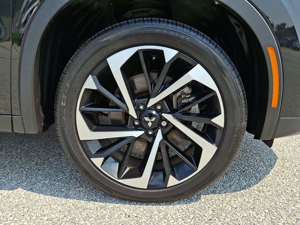 2022 Mitsubishi Outlander Base