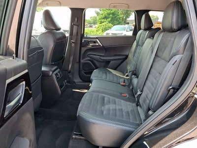 2022 Mitsubishi Outlander Base