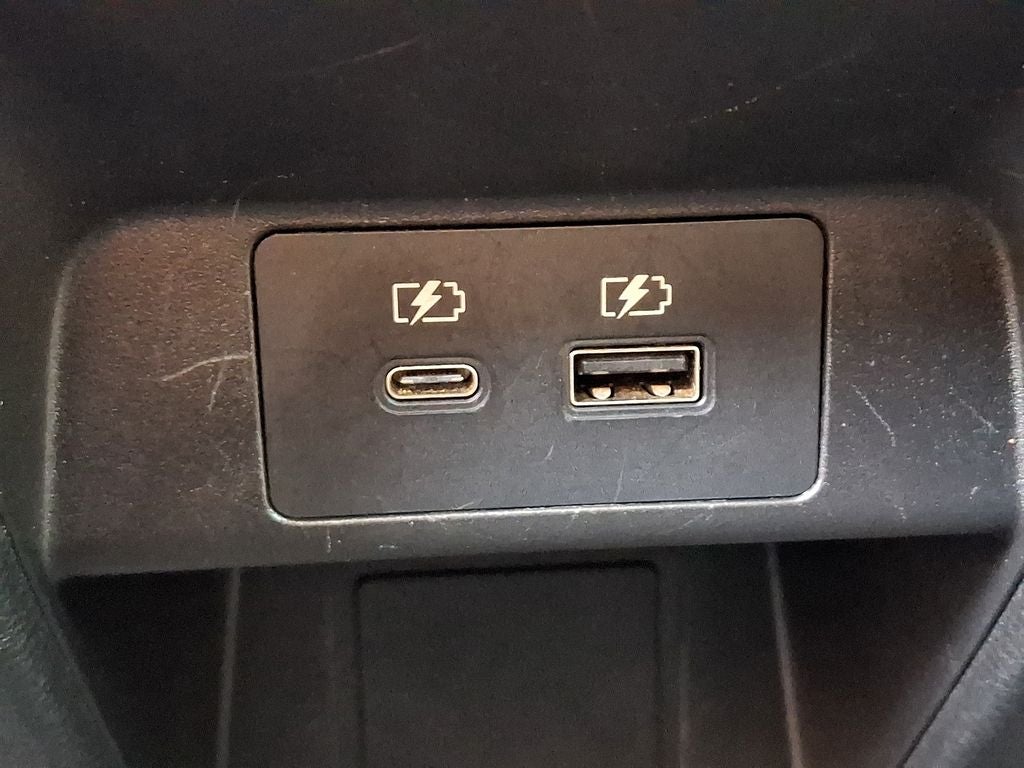 2022 Mitsubishi Outlander Base