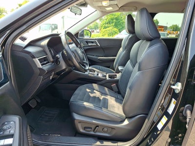 2022 Mitsubishi Outlander Base