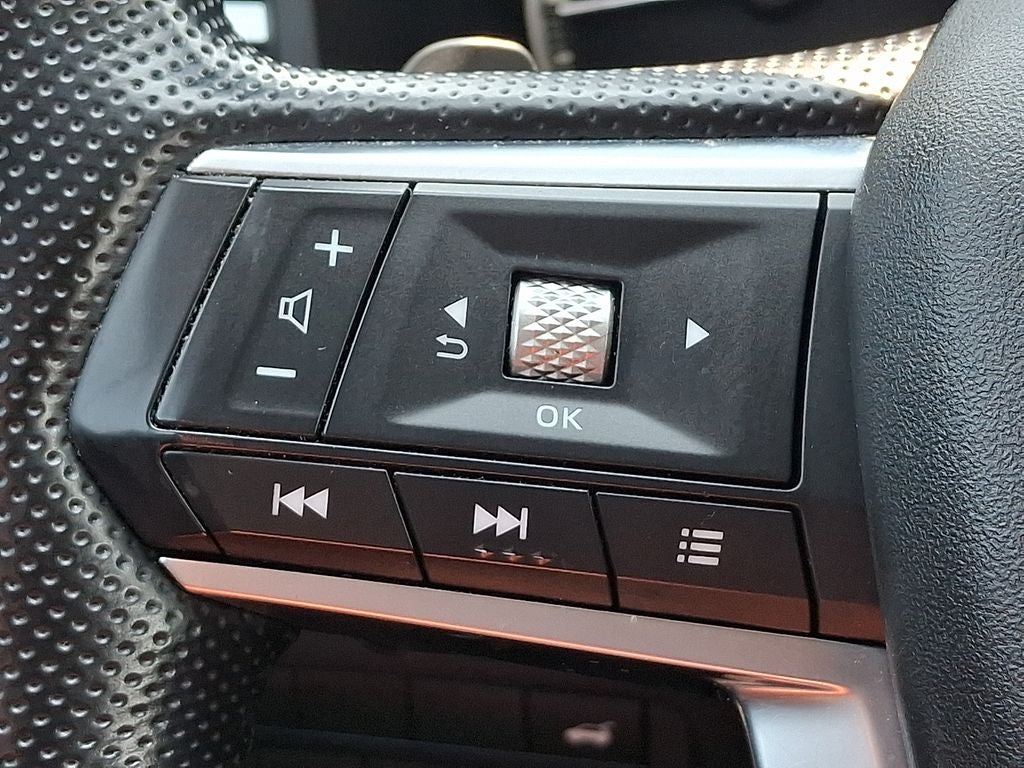 2022 Mitsubishi Outlander Base