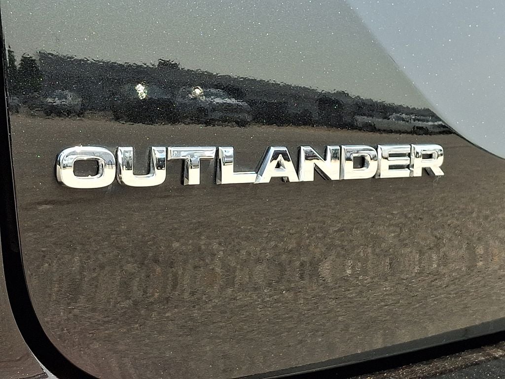 2022 Mitsubishi Outlander Base