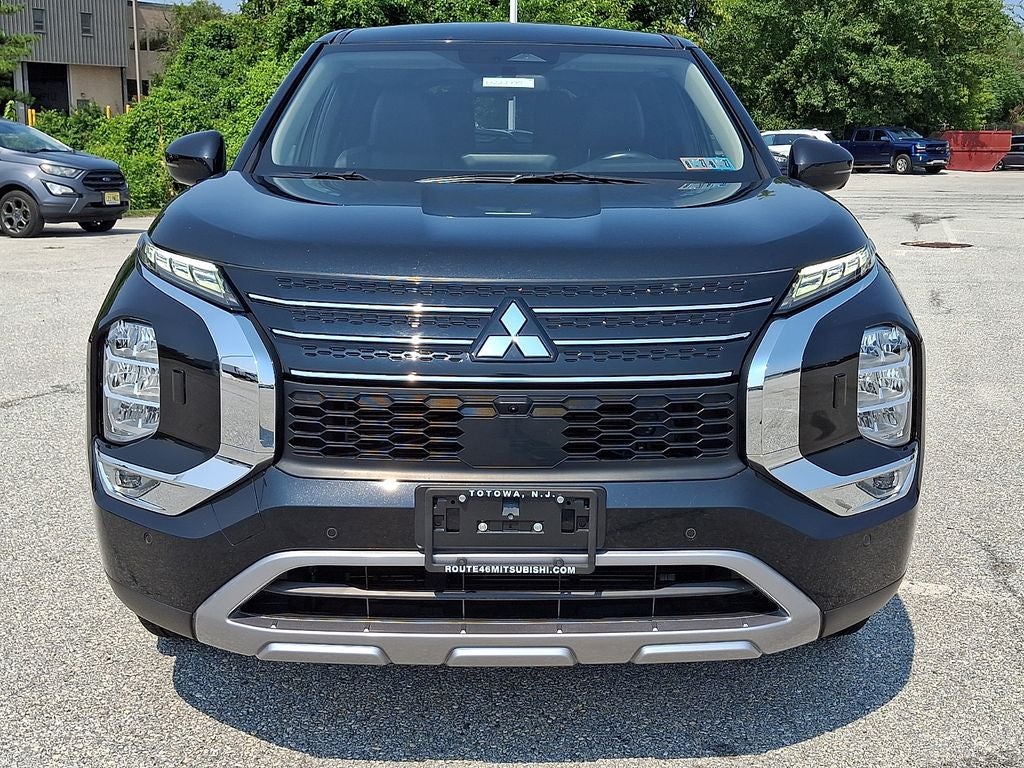 2022 Mitsubishi Outlander Base