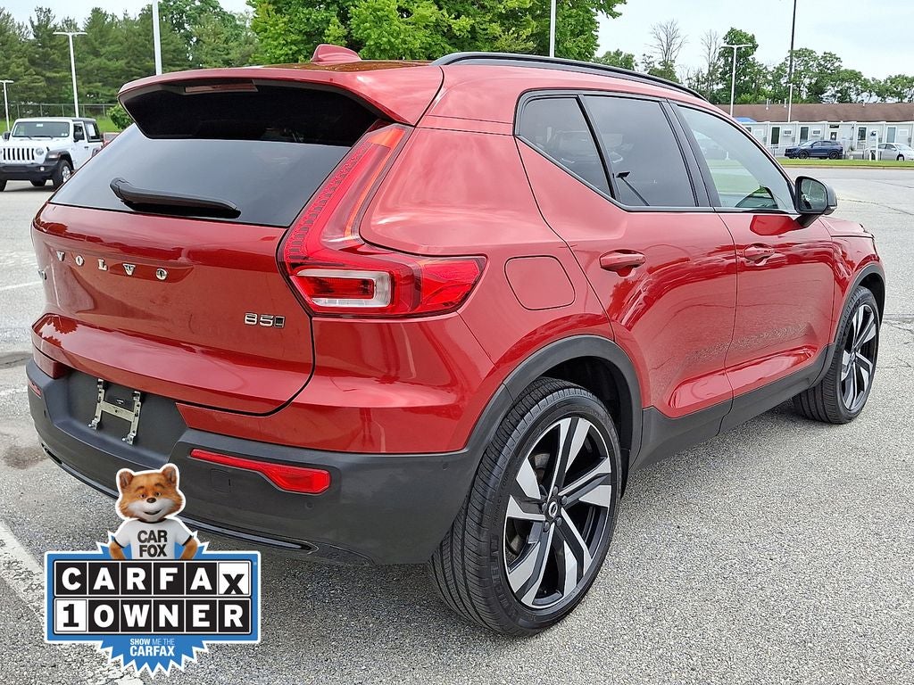 2023 Volvo XC40 B5 Plus Dark Theme