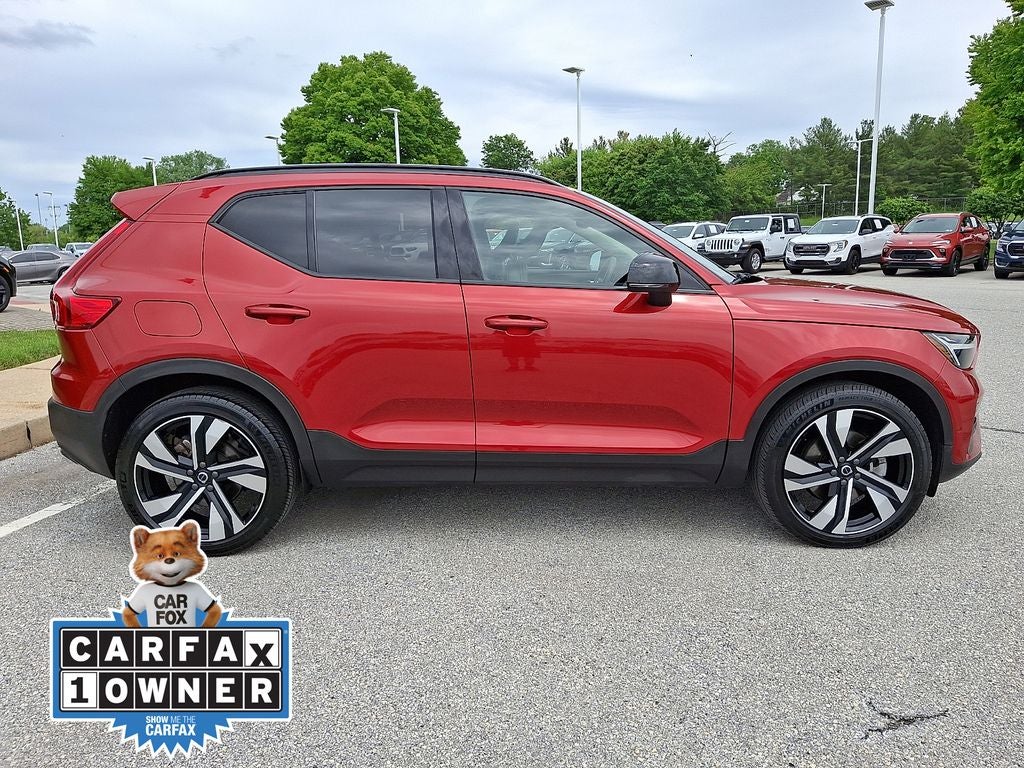 2023 Volvo XC40 B5 Plus Dark Theme