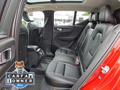 2023 Volvo XC40 B5 Plus Dark Theme
