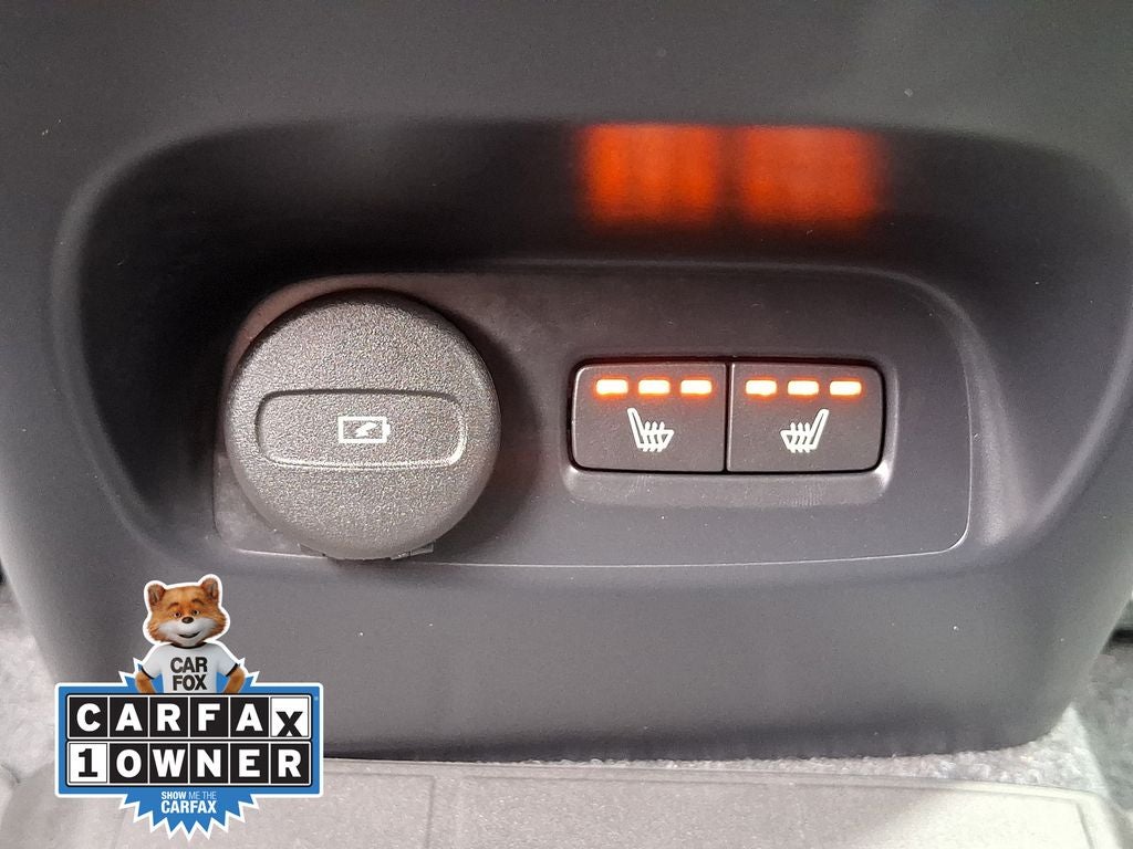 2023 Volvo XC40 B5 Plus Dark Theme