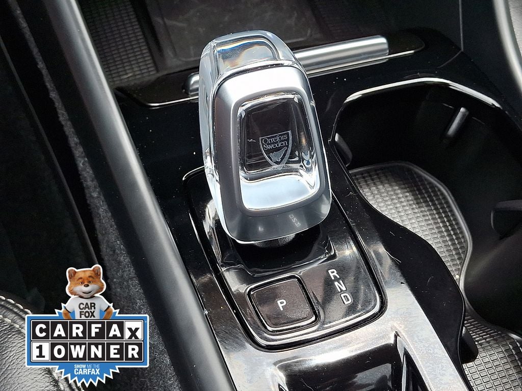 2023 Volvo XC40 B5 Plus Dark Theme