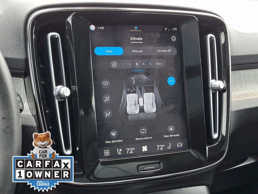 2023 Volvo XC40 B5 Plus Dark Theme