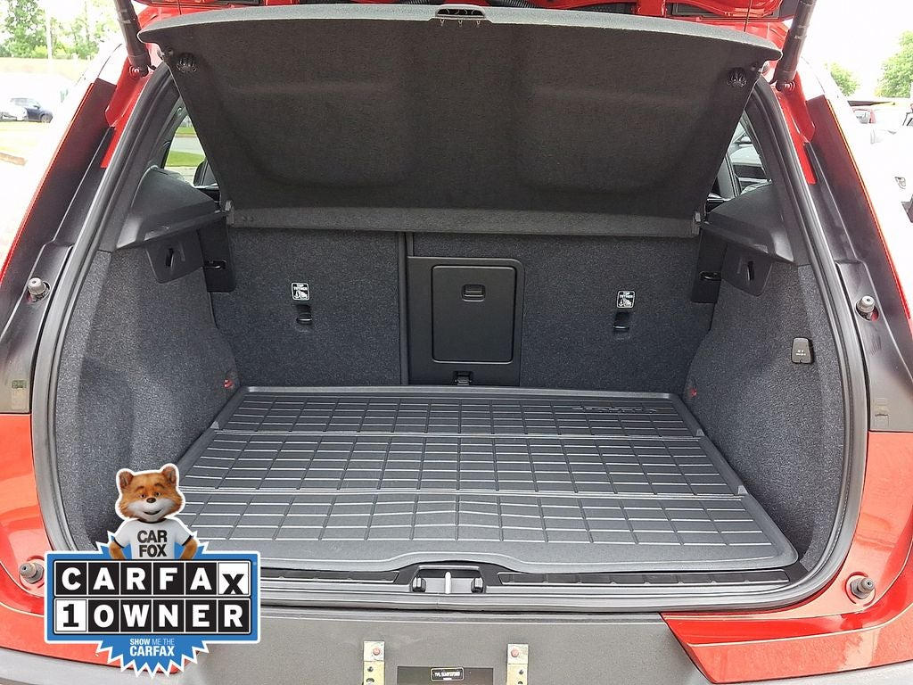 2023 Volvo XC40 B5 Plus Dark Theme