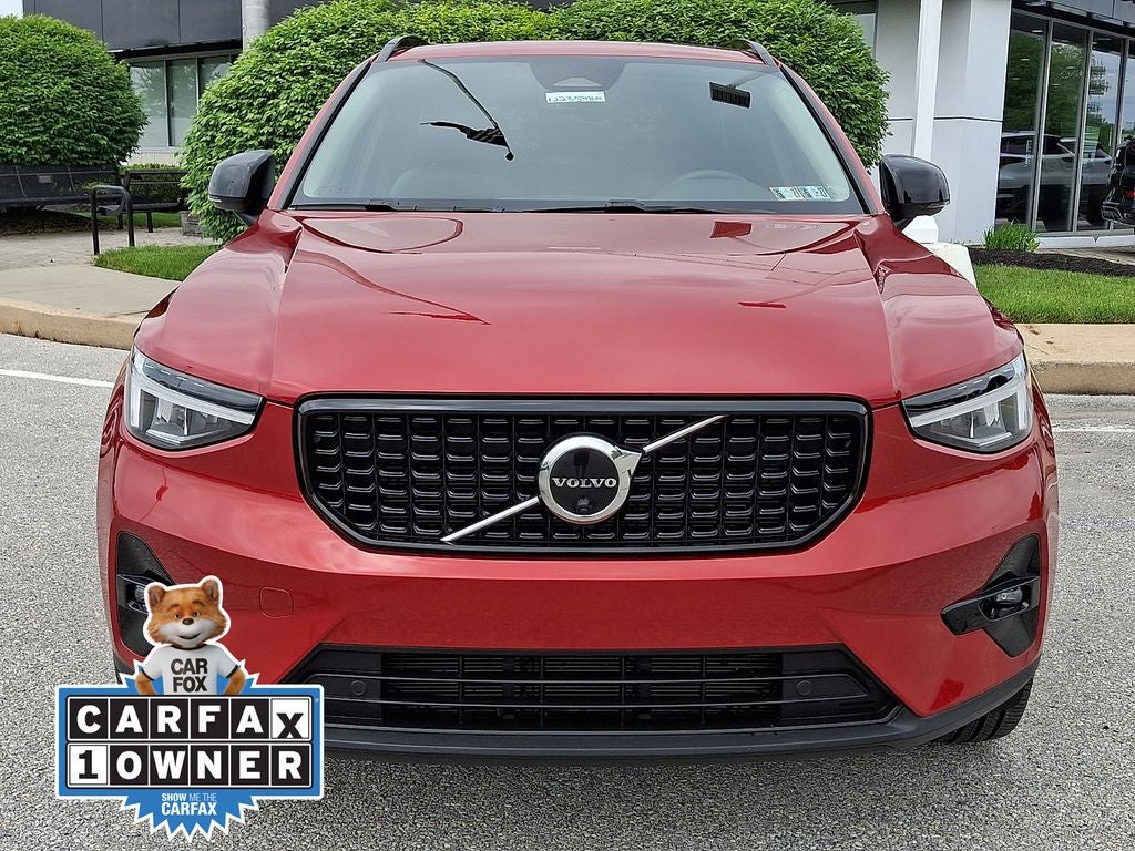 2023 Volvo XC40 B5 Plus Dark Theme