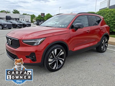 2023 Volvo XC40 B5 Plus Dark Theme