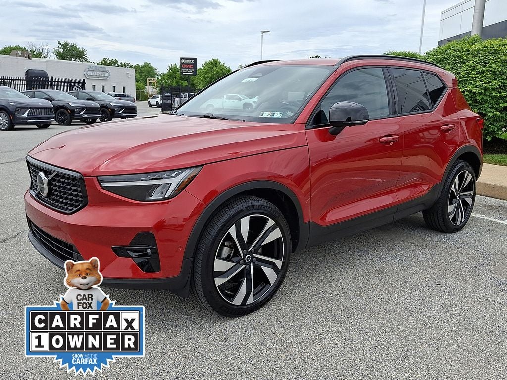 2023 Volvo XC40 B5 Plus Dark Theme