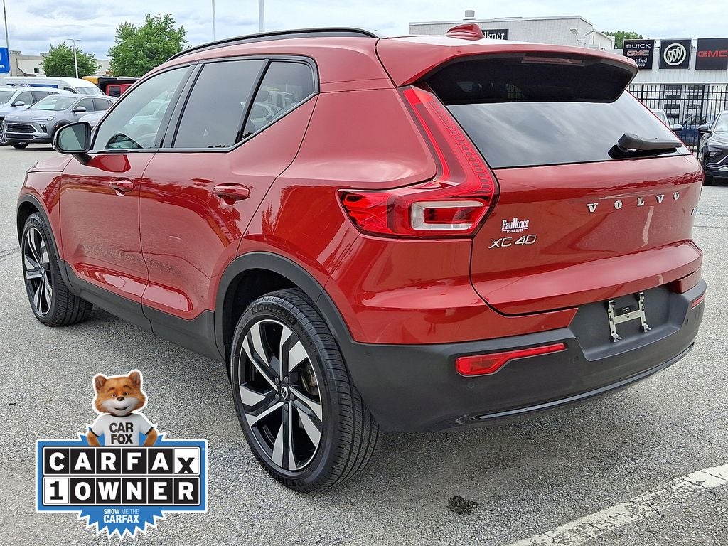 2023 Volvo XC40 B5 Plus Dark Theme