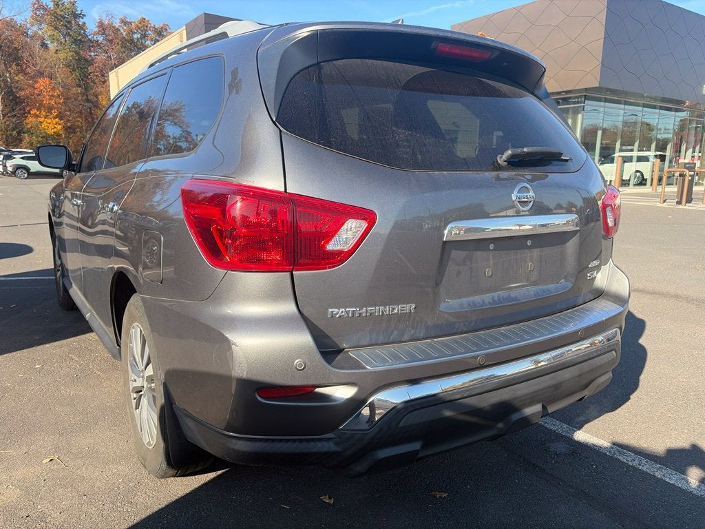 2020 Nissan Pathfinder SV