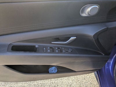 2023 Hyundai Elantra SE