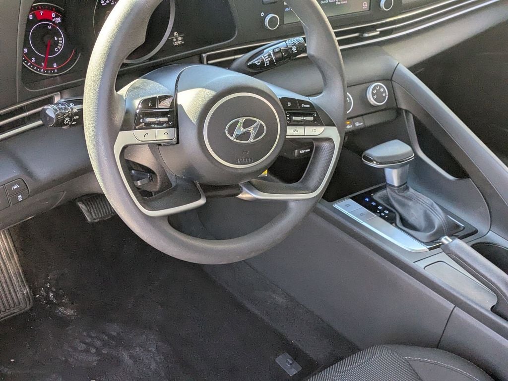 2023 Hyundai Elantra SE