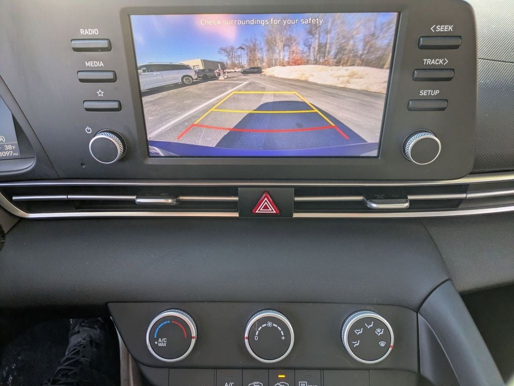 2023 Hyundai Elantra SE