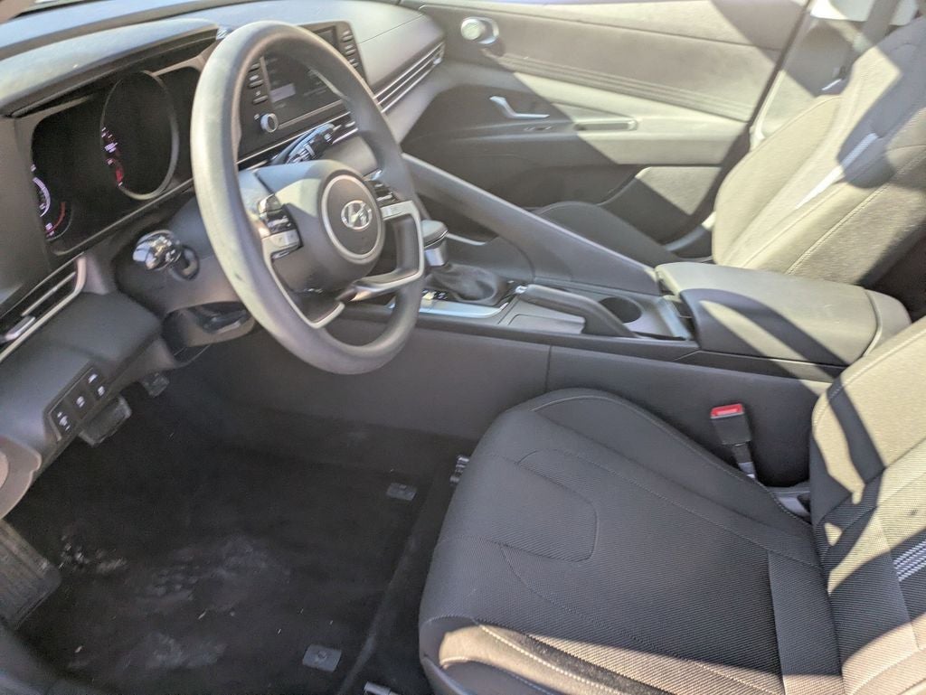 2023 Hyundai Elantra SE