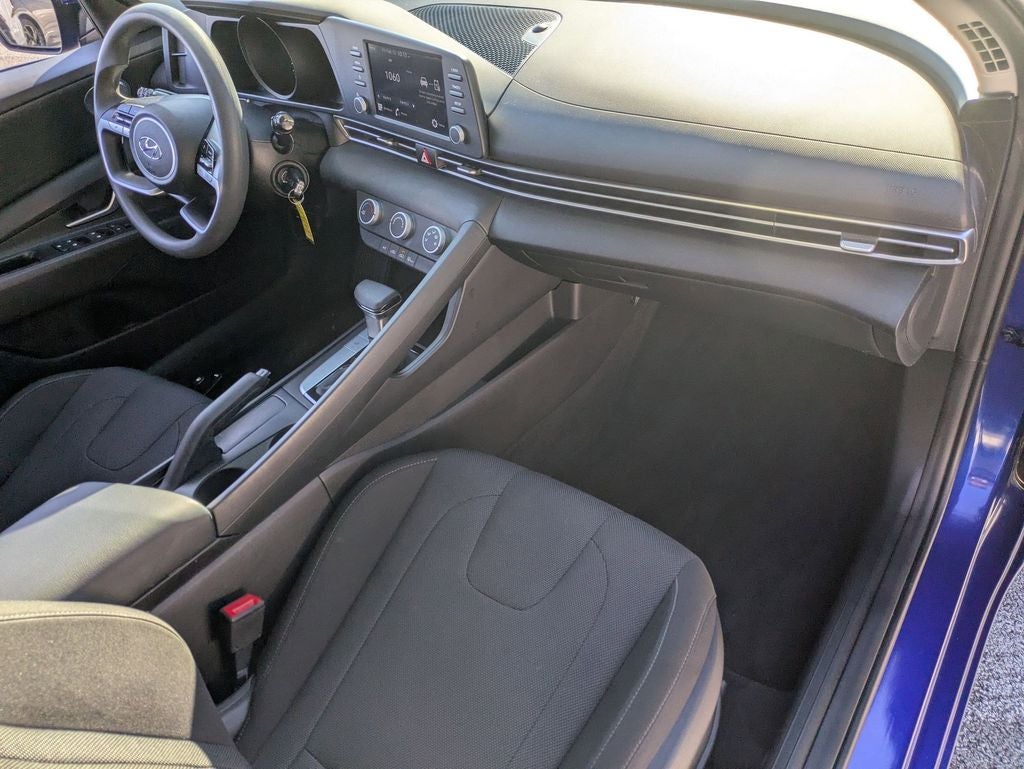 2023 Hyundai Elantra SE