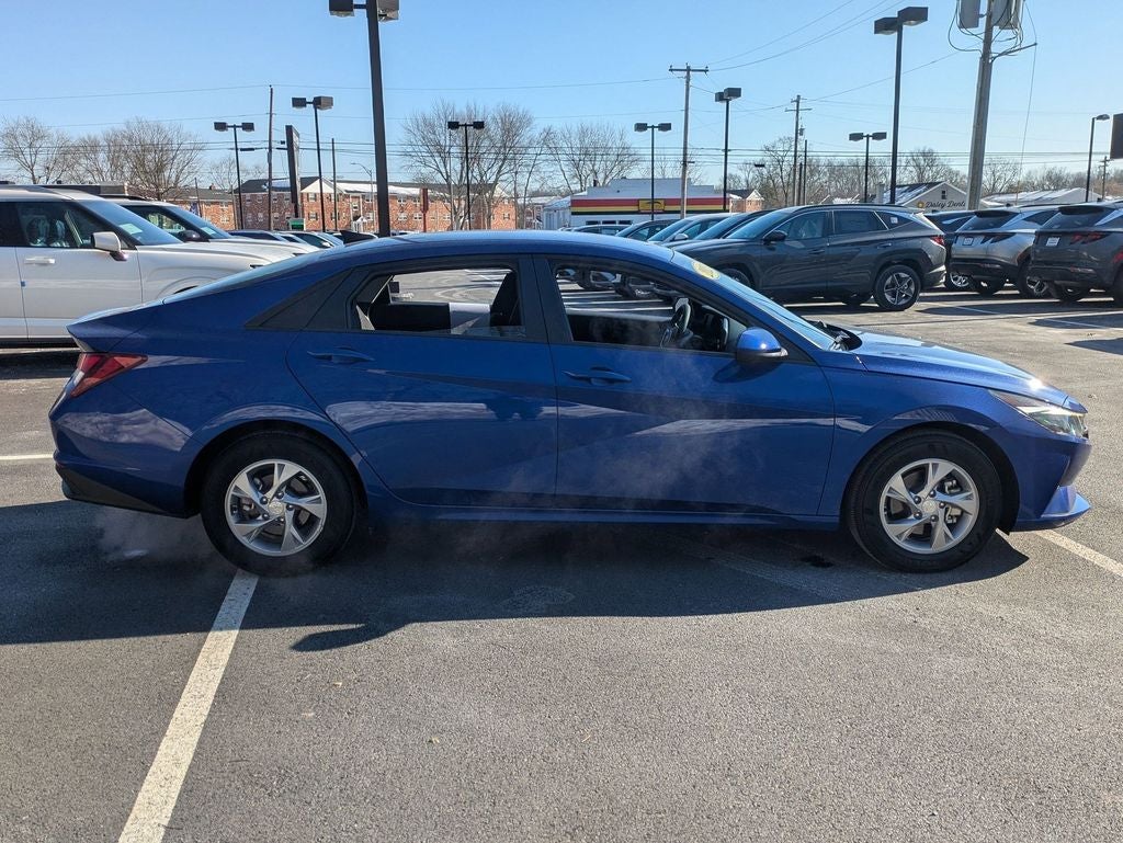 2023 Hyundai Elantra SE