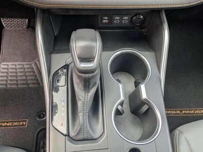 2022 Toyota Highlander Hybrid Bronze Edition