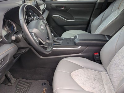 2022 Toyota Highlander Hybrid Bronze Edition