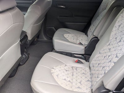 2022 Toyota Highlander Hybrid Bronze Edition