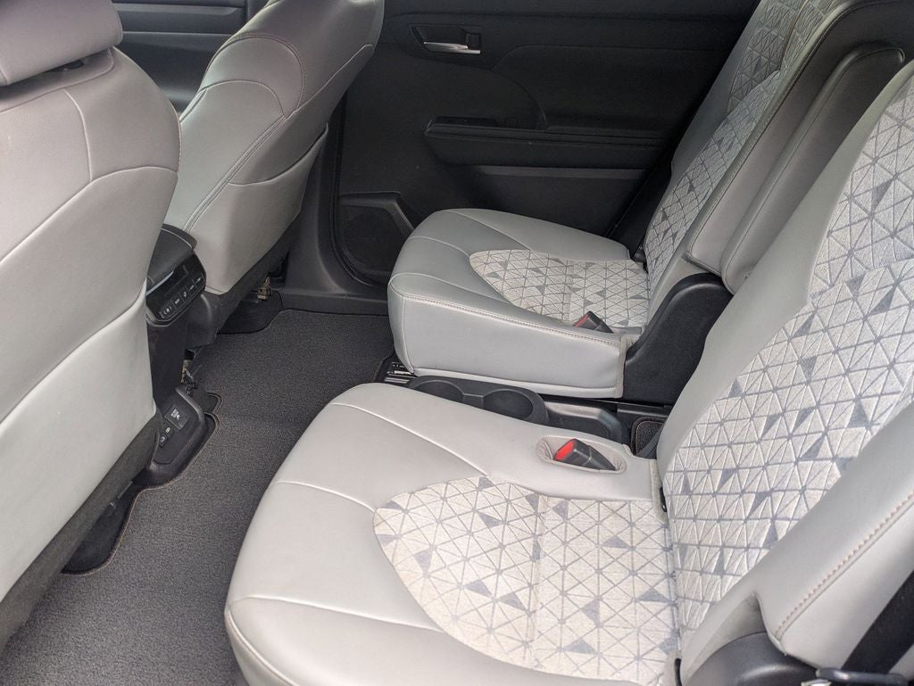 2022 Toyota Highlander Hybrid Bronze Edition
