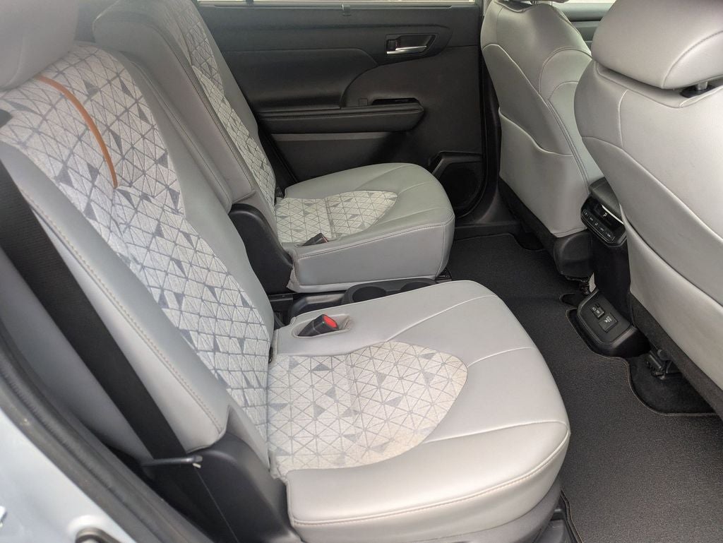 2022 Toyota Highlander Hybrid Bronze Edition
