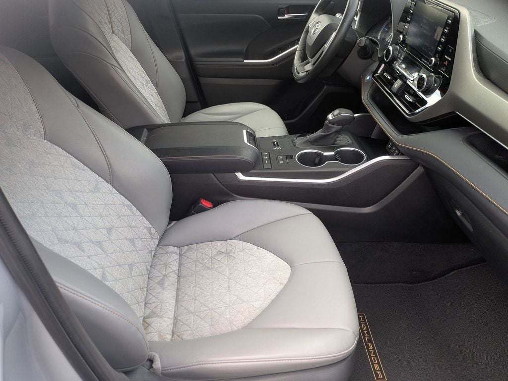 2022 Toyota Highlander Hybrid Bronze Edition