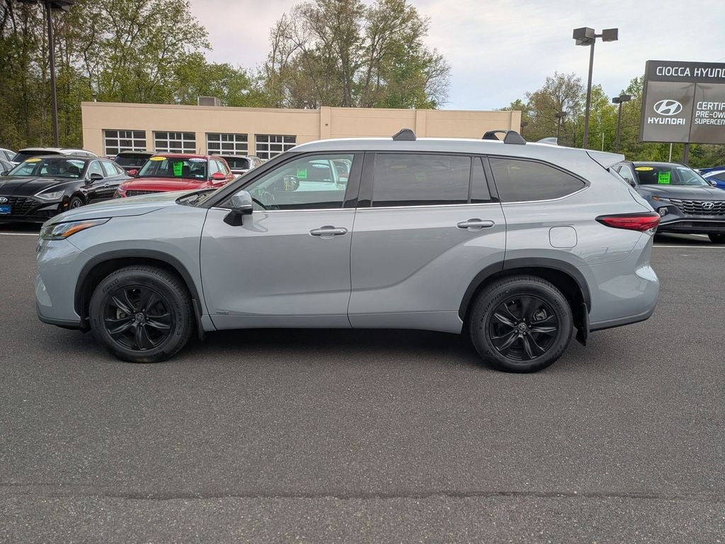 2022 Toyota Highlander Hybrid Bronze Edition