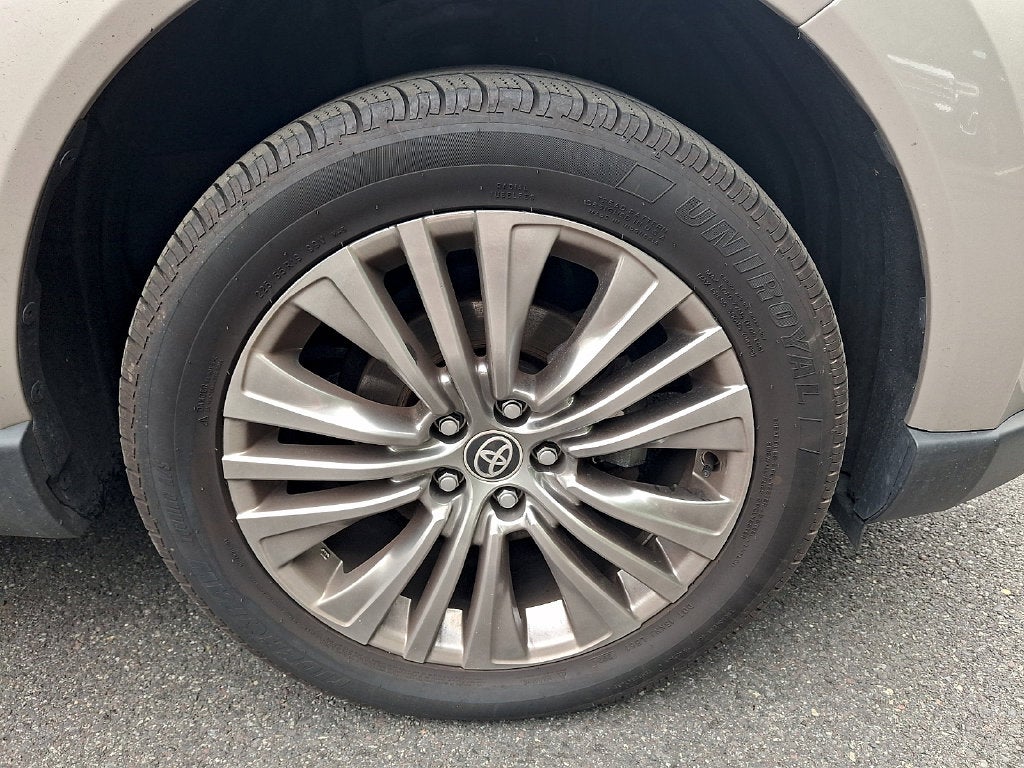 2023 Toyota Venza XLE