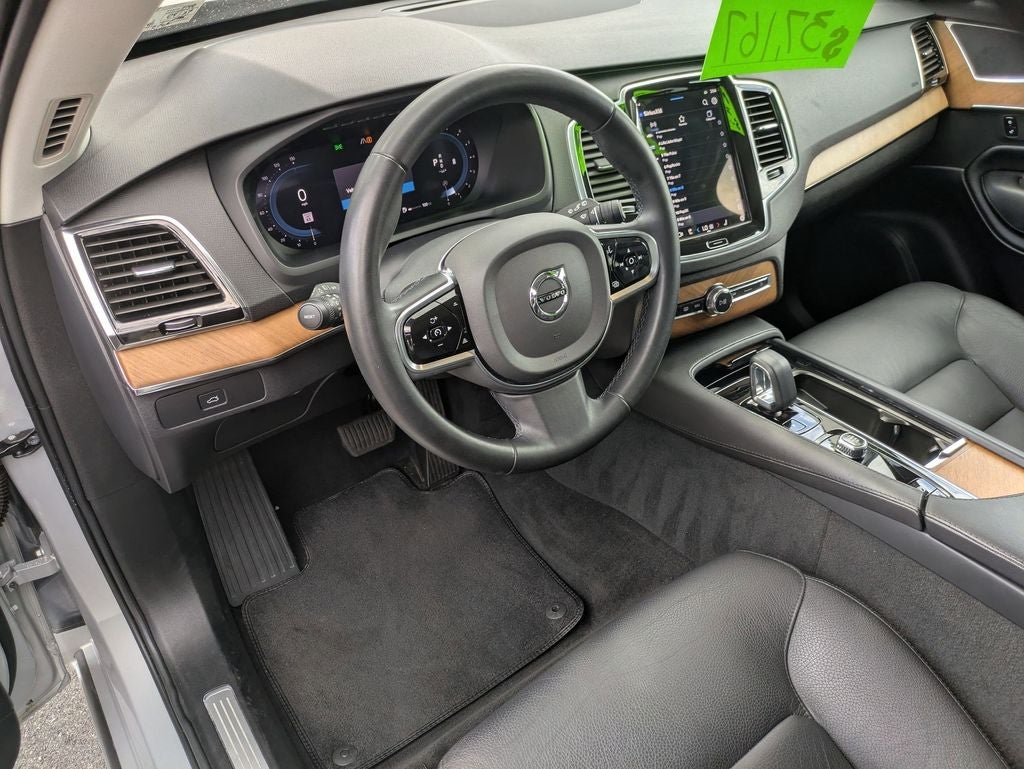 2023 Volvo XC90 B5 Plus