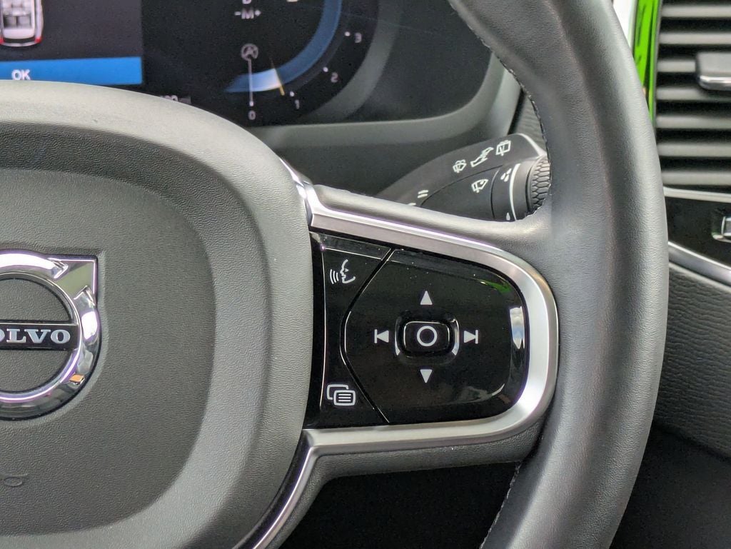 2023 Volvo XC90 B5 Plus