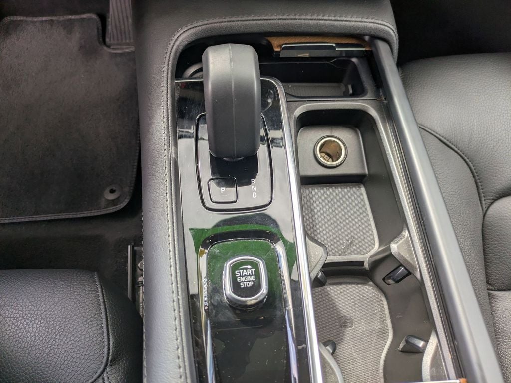 2023 Volvo XC90 B5 Plus