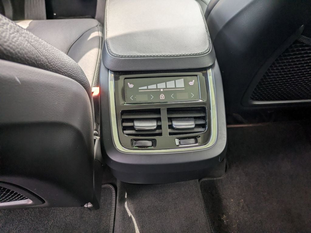 2023 Volvo XC90 B5 Plus