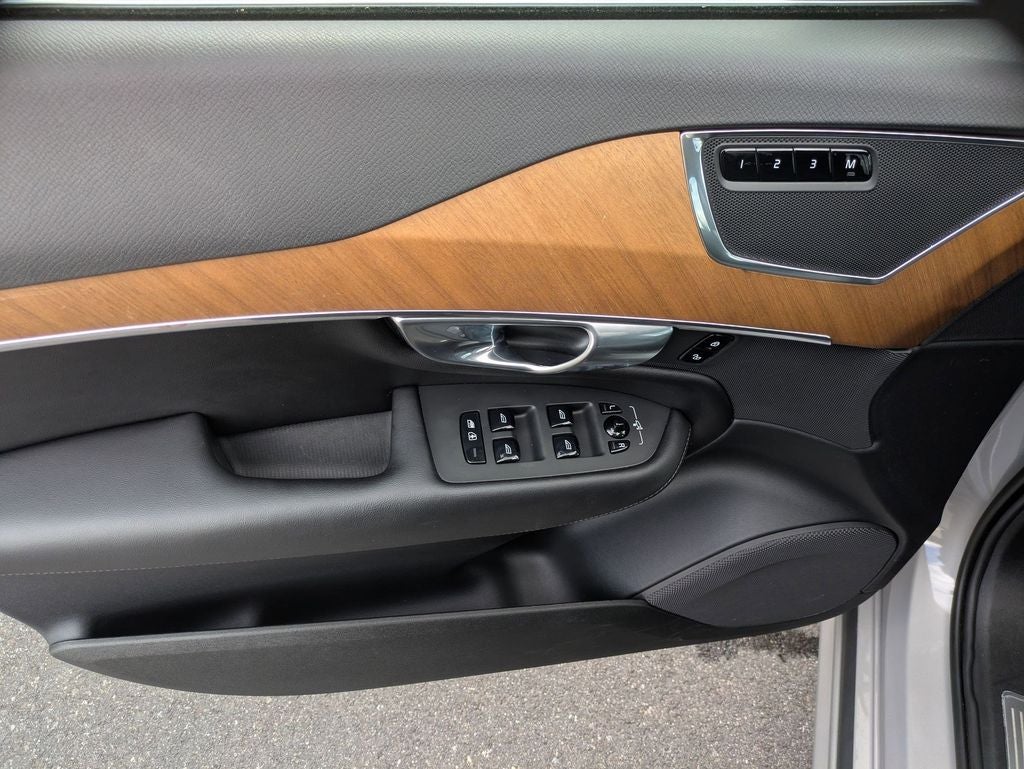 2023 Volvo XC90 B5 Plus