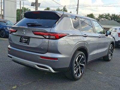 2022 Mitsubishi Outlander SE