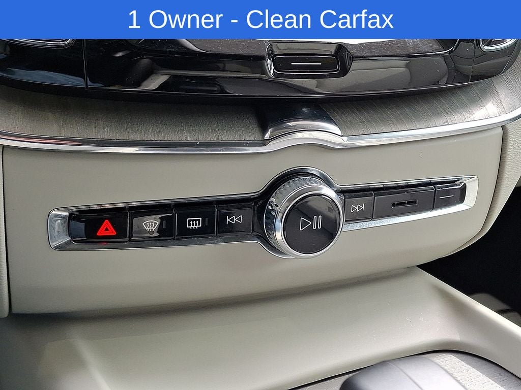 2024 Volvo XC60 B5 Plus Dark Theme