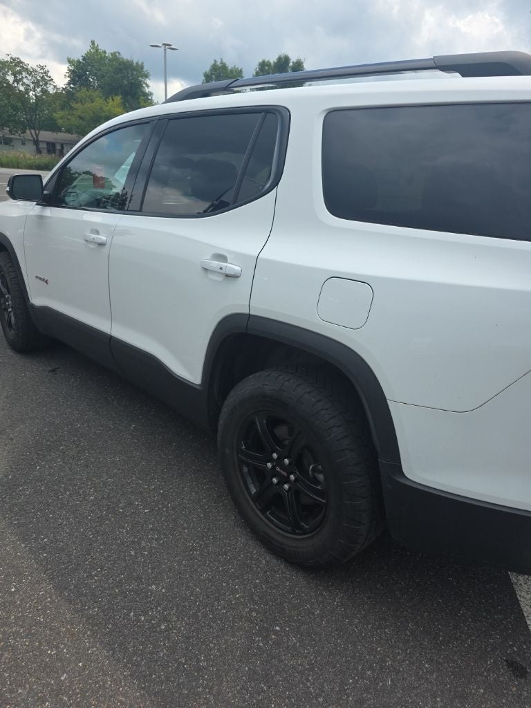 2022 GMC Acadia AT4