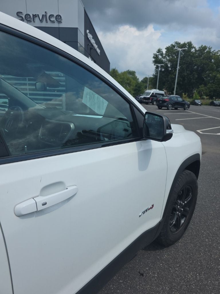 2022 GMC Acadia AT4